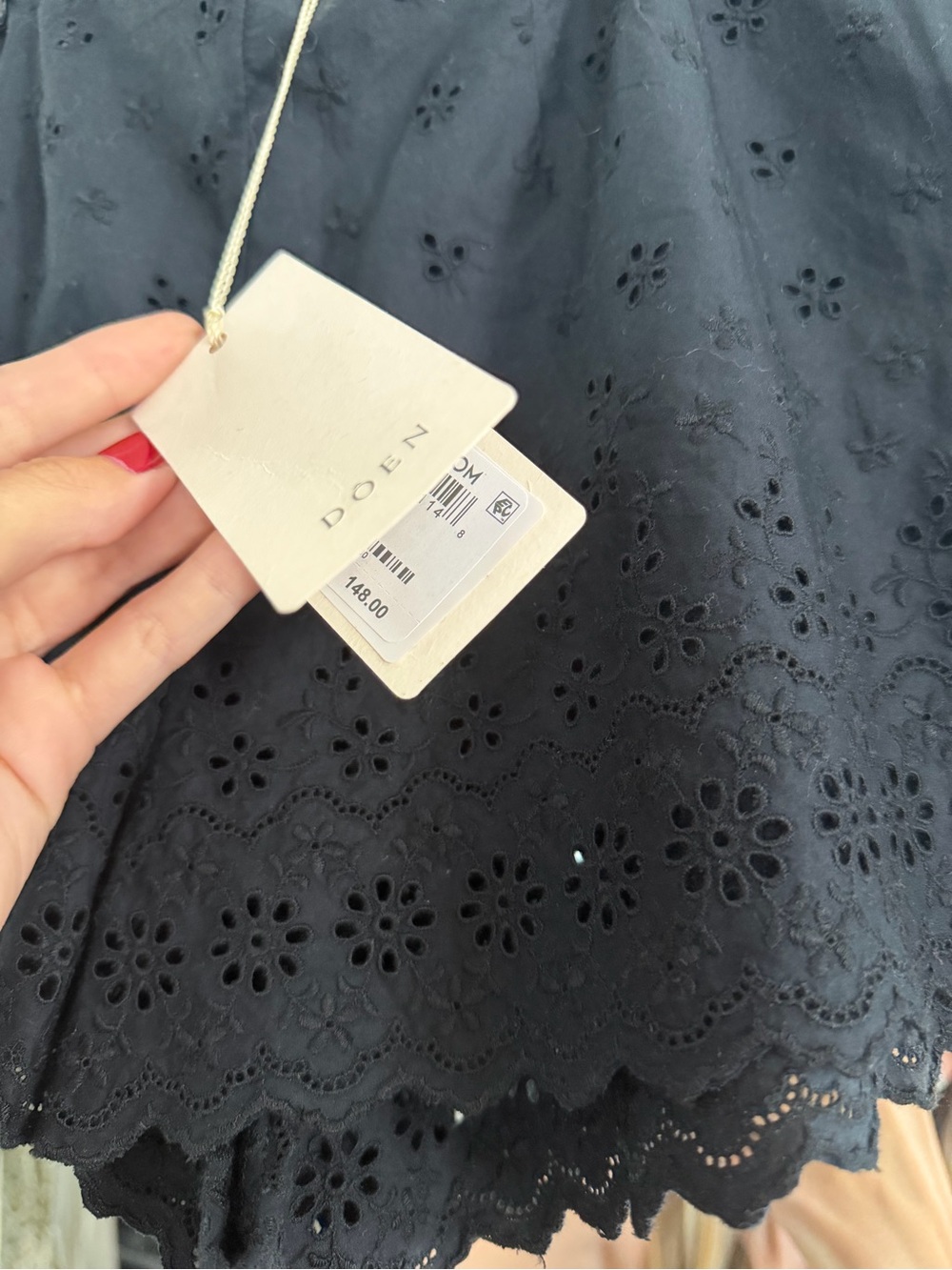 Doen Black Broderie Anglaise Scalloped Shorts - Picture 2 of 3